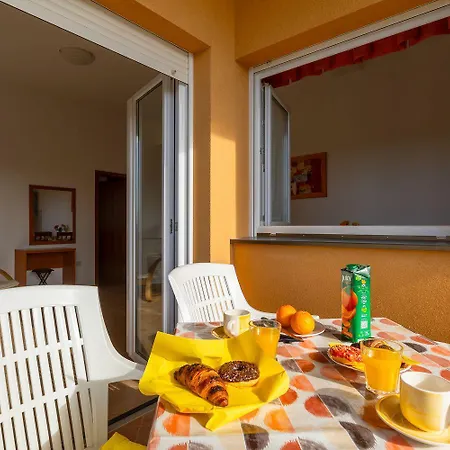 Appartement Charmantes Mit Babybett, Privatem Balkon, Grill, Wifi Vodnjan