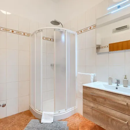 Charmantes Mit Babybett, Privatem Balkon, Grill, Wifi * וודניאן