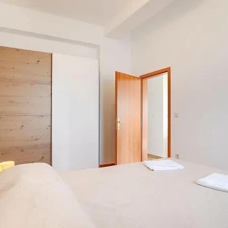 Charmantes Mit Babybett, Privatem Balkon, Grill, Wifi דירה *