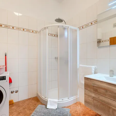 דירה Charmantes Mit Babybett, Privatem Balkon, Grill, Wifi *