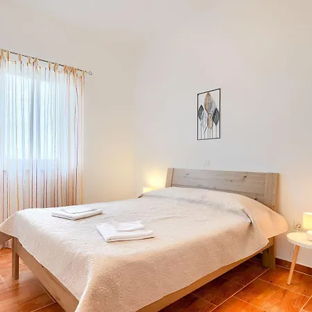 דירה Charmantes Mit Babybett, Privatem Balkon, Grill, Wifi וודניאן