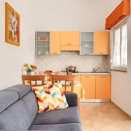Charmantes Mit Babybett, Privatem Balkon, Grill, Wifi * Vodnjan